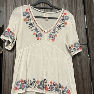 Embroidered Vneck top